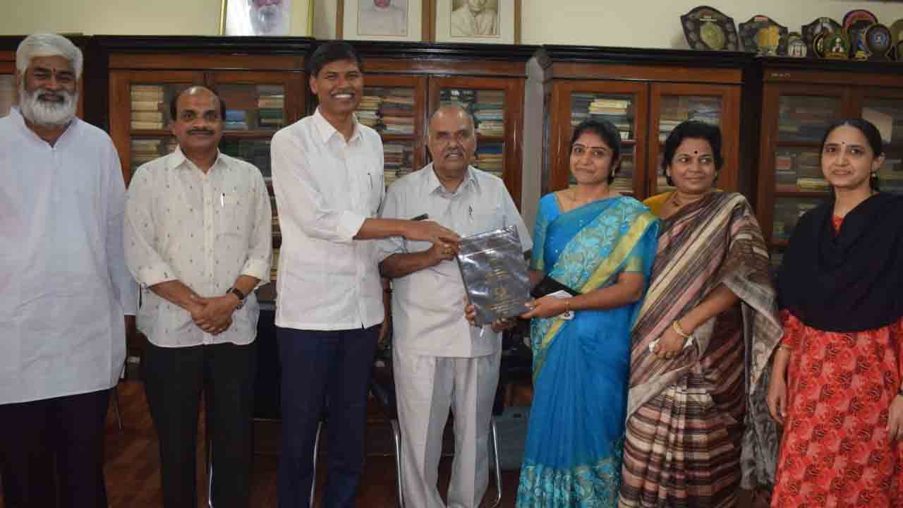 పద్మజకు ఓయూ డాక్టరేట్‌