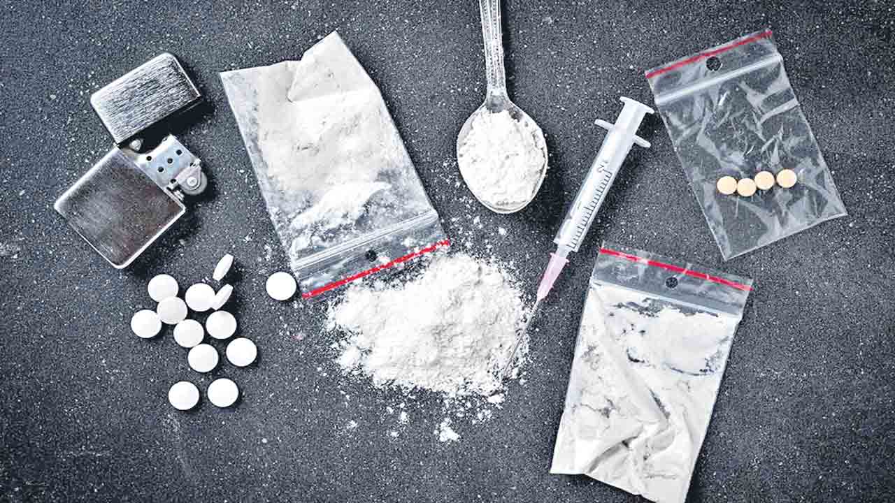 డ్రగ్స్ పై పోలీసు నిఘా