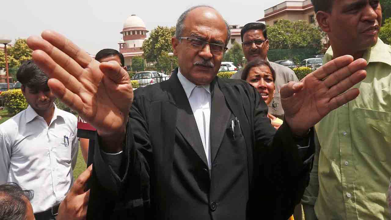 న్యాయవ్యవస్థను బ్లాక్‌మెయిల్‌ చేస్తున్న కేంద్రం: భూషణ్‌