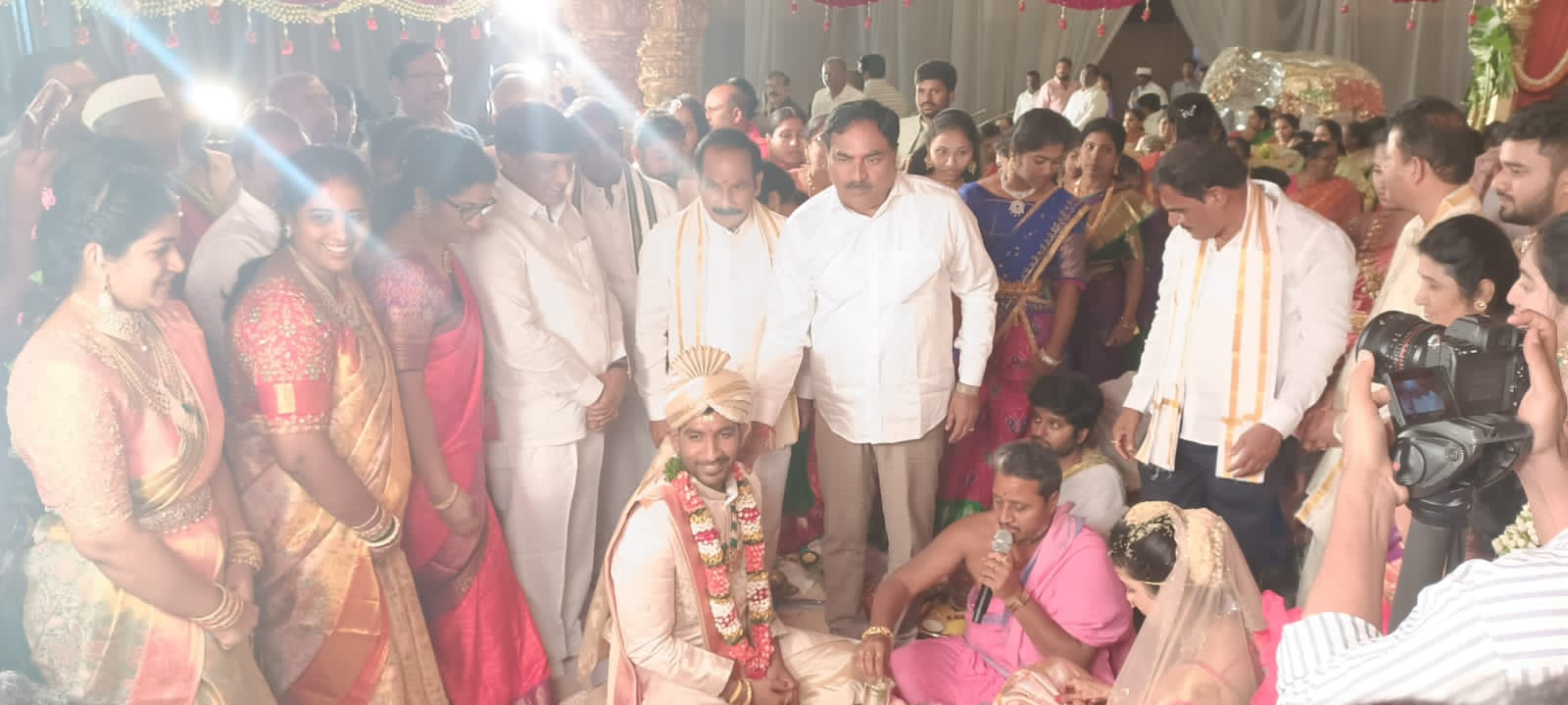 MLC T Ravinder Rao | ఘ‌నంగా ఎంఎల్‌సీ త‌క్కెళ్ల‌ప‌ల్లి ర‌వీంద‌ర్ రావు కుమారుడి వివాహం.. కొత్త దంపతుల‌ను ఆశీర్వ‌దించిన మంత్రులు