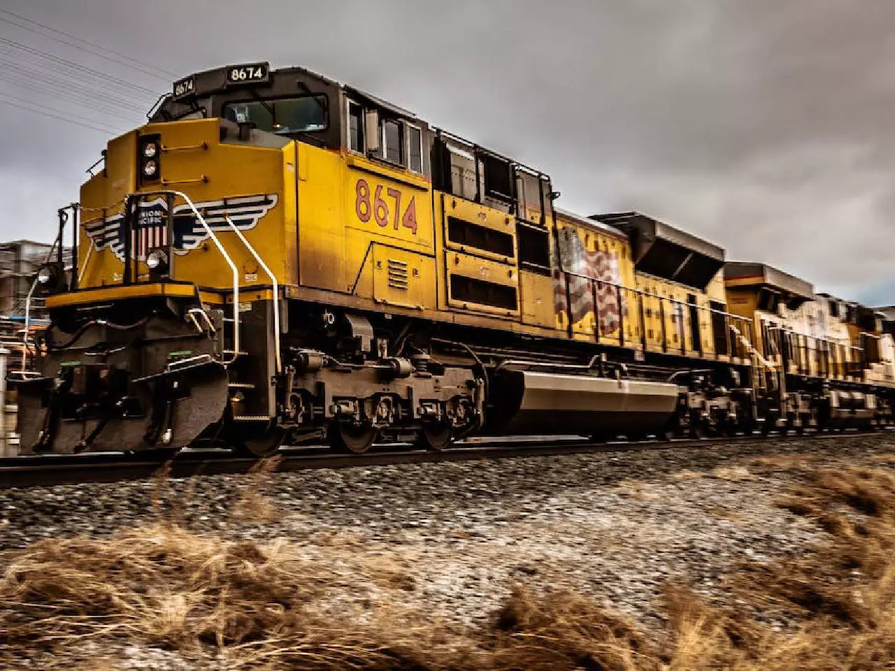 Serbia | సెర్బియాలో ప‌ట్టాలు త‌ప్పిన గూడ్స్ రైలు.. అమ్మోనియా లీక్ కావ‌డంతో 50మందికి అస్వ‌స్థ‌త