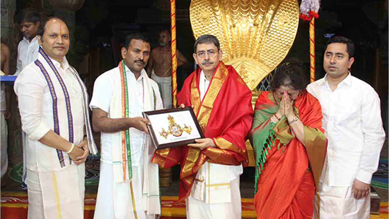 తిరుమలలో శ్రీవారిని దర్శించుకున్న తమిళనాడు గవర్నర్‌