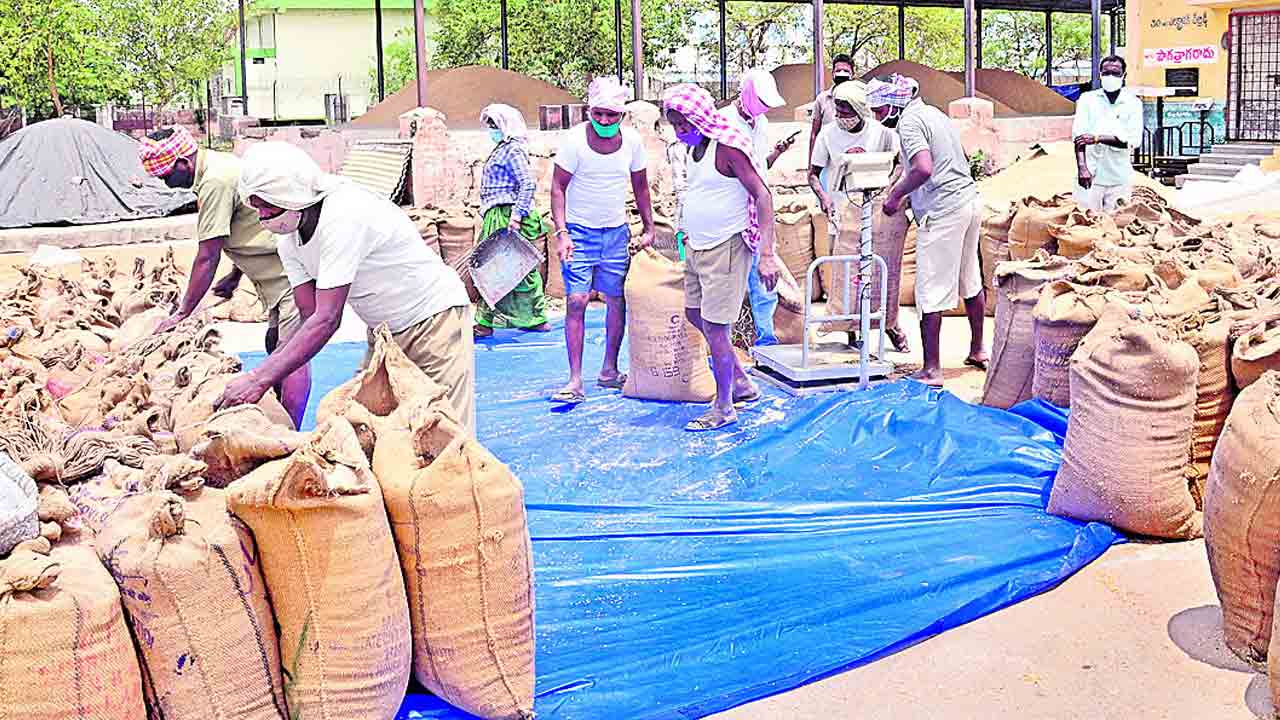 జోరుగా కొనుగోళ్లు