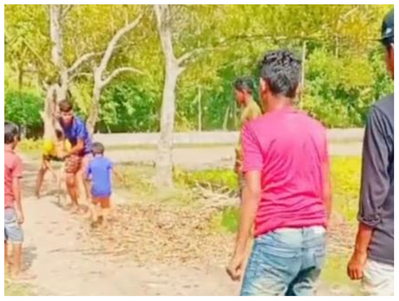 Viral Video | గ‌ల్లీ క్రికెట్‌లో డీఆర్ఎస్‌.. బంతి బ‌దులు బాలుడు.. వైర‌ల్ అవుతున్న వీడియో