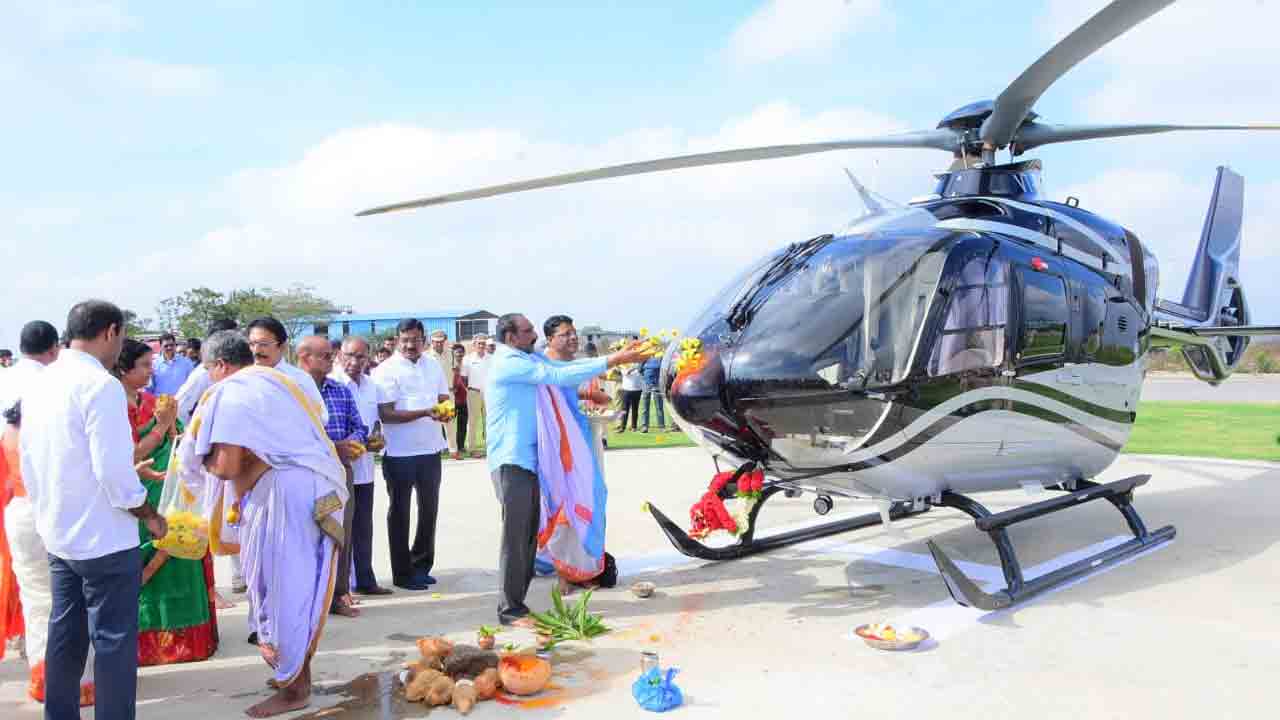 Yadadri | యాదాద్రిలో నూతన హెలికాప్టర్కు ప్రత్యేక పూజలు