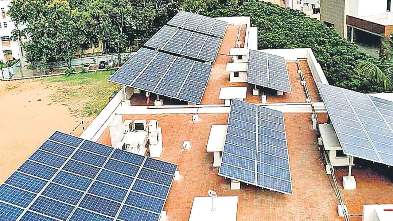 సోలార్‌ యూనిట్లకు స్త్రీనిధి రుణం