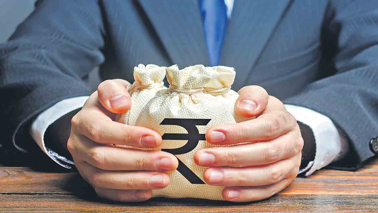 పెట్రోల్ సెస్ మోతతో కేంద్రానికి ‘డబుల్‌’ వసూళ్లు.. పన్నుల్లో రాష్ర్టాల వాటాలకు కేంద్ర ప్రభుత్వం గండి