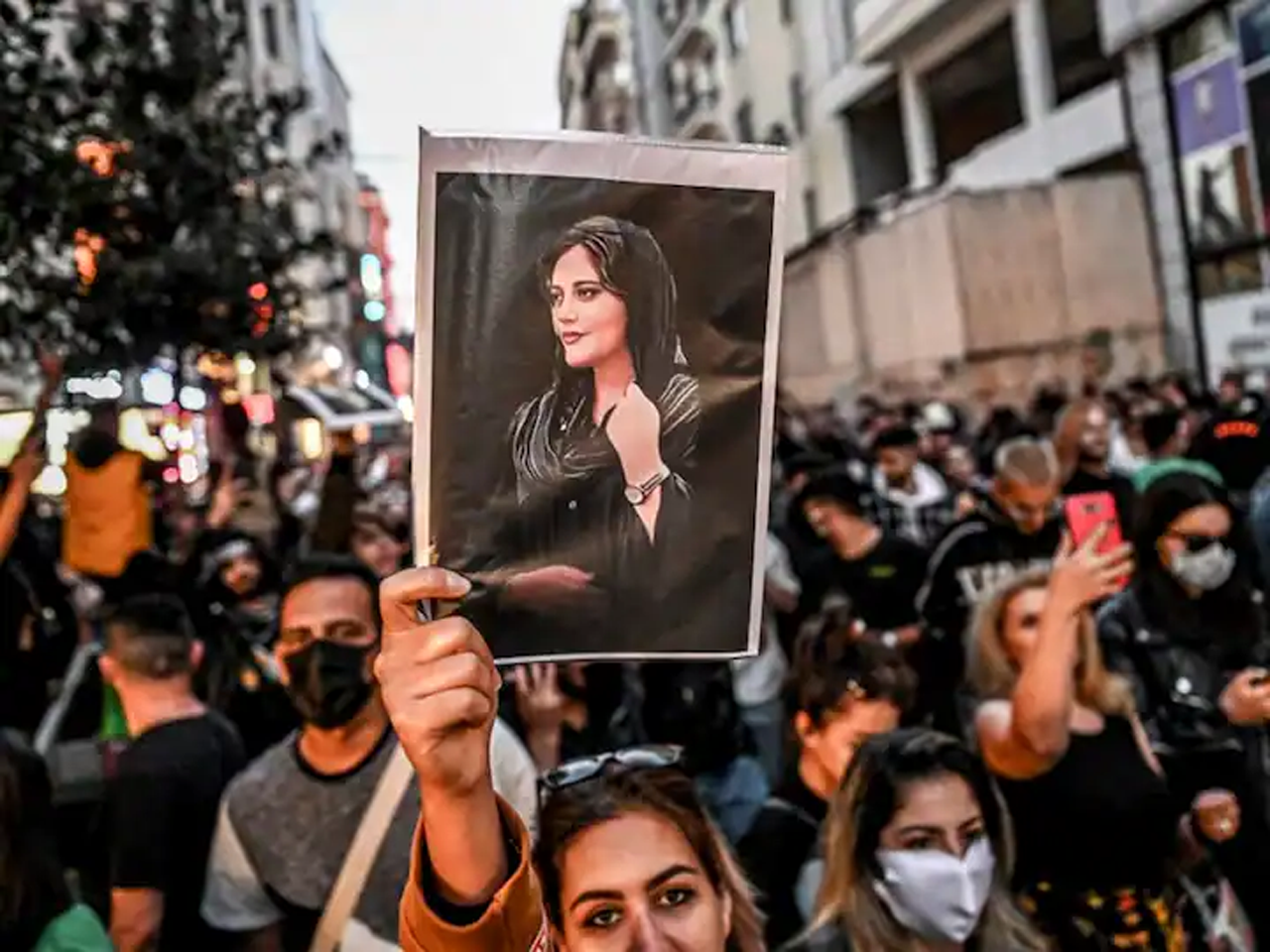 Iran | మోర‌ల్ పోలీసింగ్‌ను నిషేధించిన ఇరాన్.. దేశ‌వ్యాప్తంగా వెల్లువెత్తిన‌ హ‌ర్షాతికేతాలు