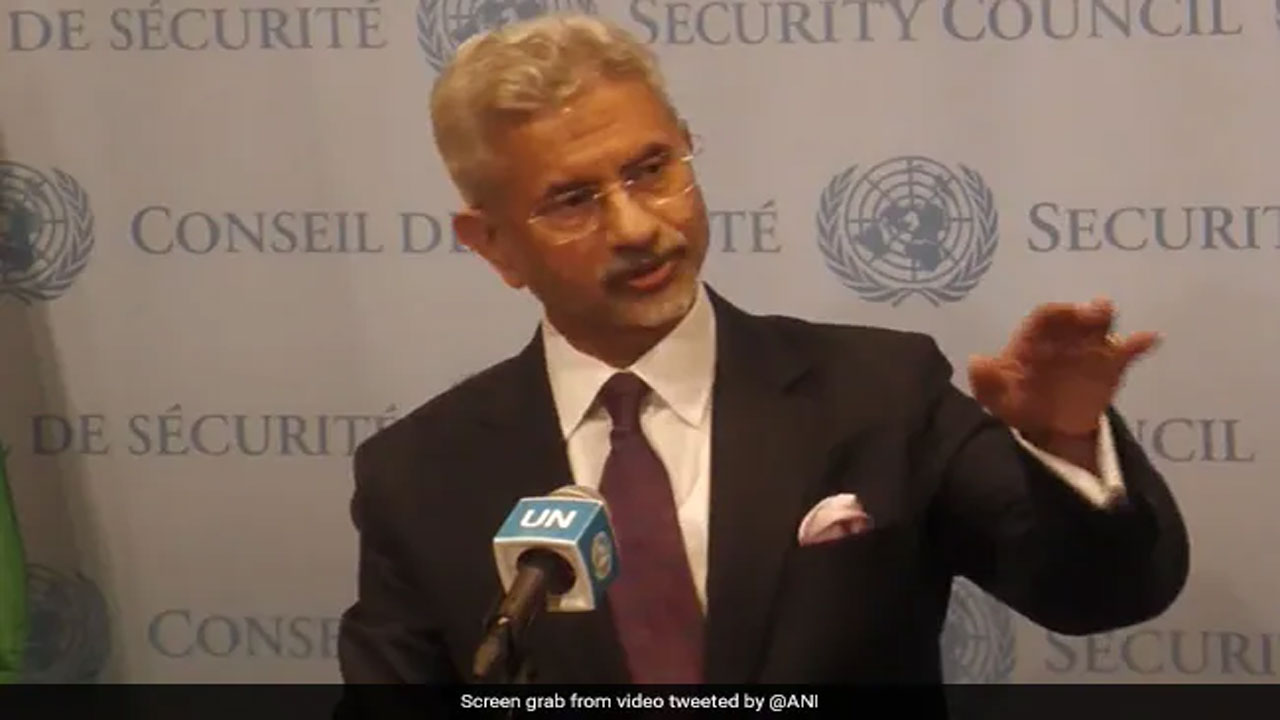 మీ మంత్రిని అడ‌గండి.. పాక్ జ‌ర్న‌లిస్టుల‌కు జైశంక‌ర్ కౌంట‌ర్‌