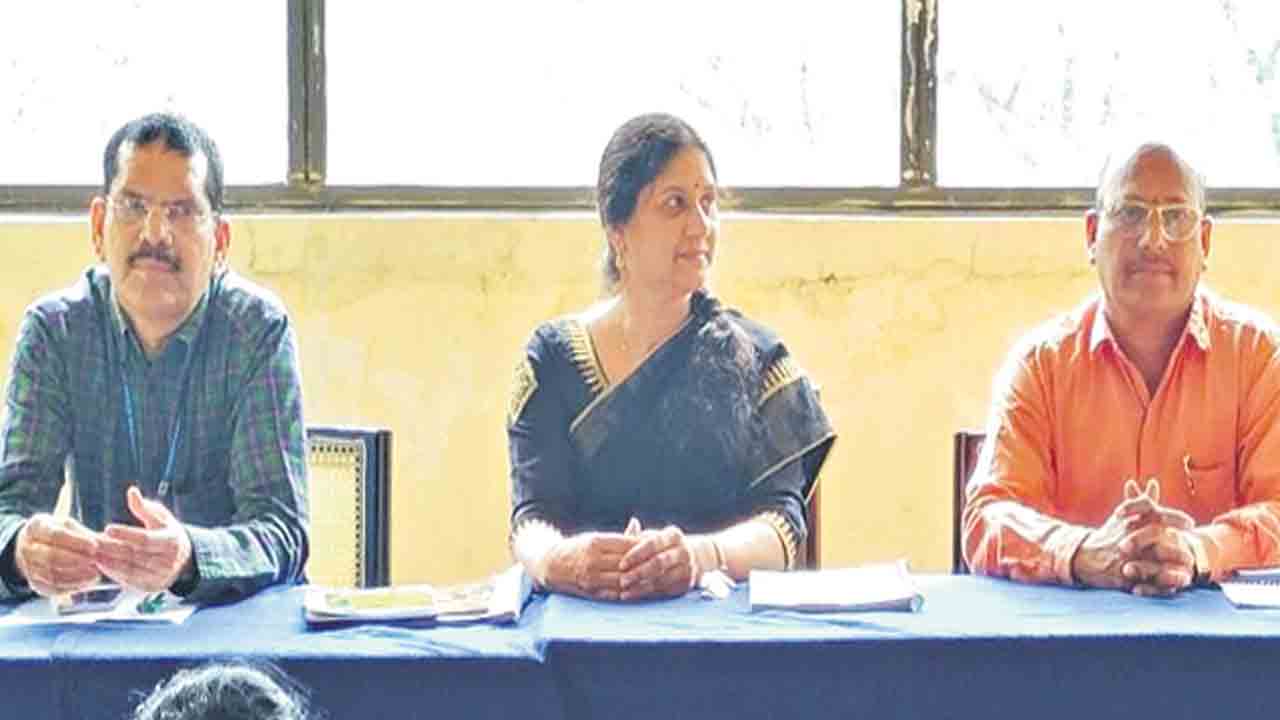 ప్రజలకు వ్యాధులపై అవగాహన కల్పించాలి