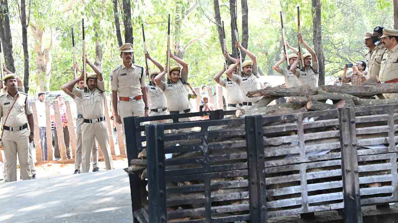 కైకాలకు కన్నీటి వీడ్కోలు
