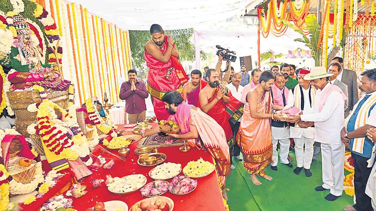 దేశం కోసం.. పిడికిలెత్తి