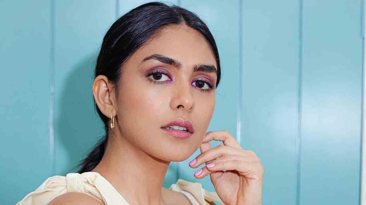 Mrunal Thakur! రూల్స్‌ బ్రేక్‌చేయాల్సిందే!
