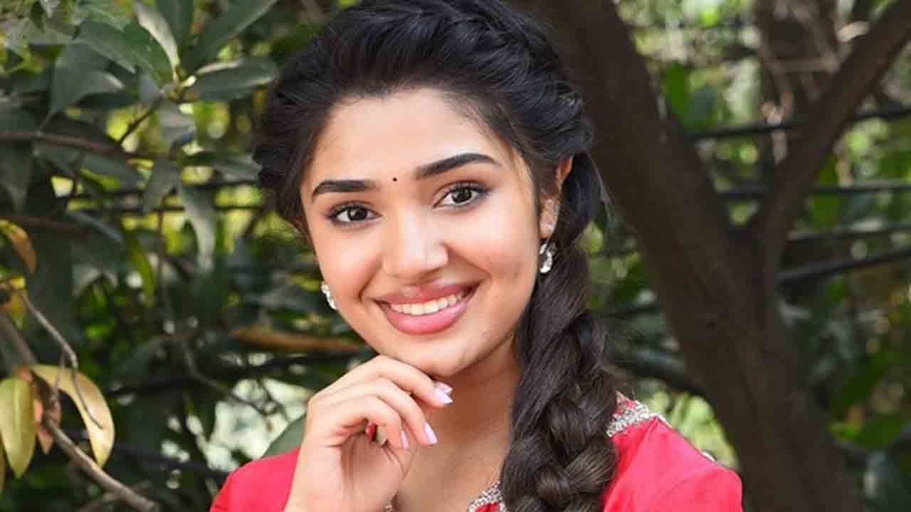 krithi shetty! విజయ్‌తో ఖుషీగా..