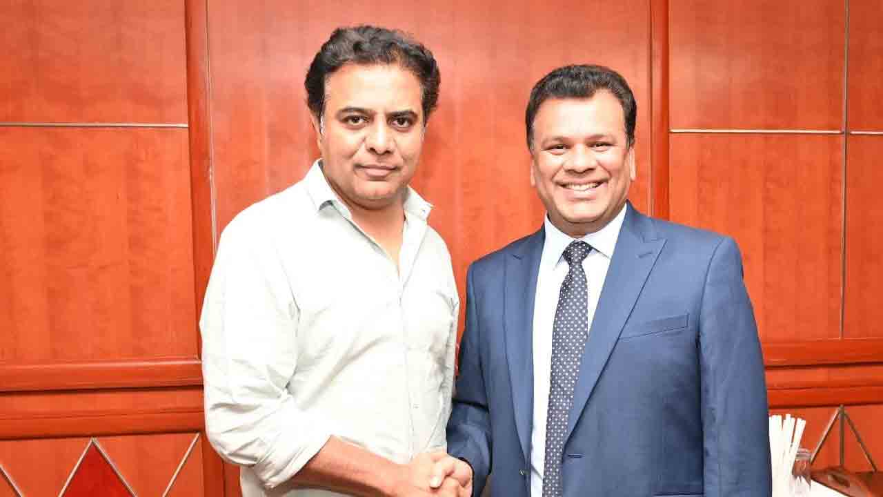 మంత్రి కేటీఆర్‌తో మహేష్ బిగాల భేటీ