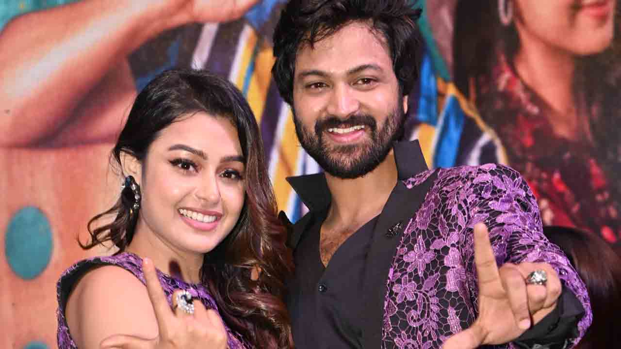 ఆద్యంతం నవ్వుల విందు