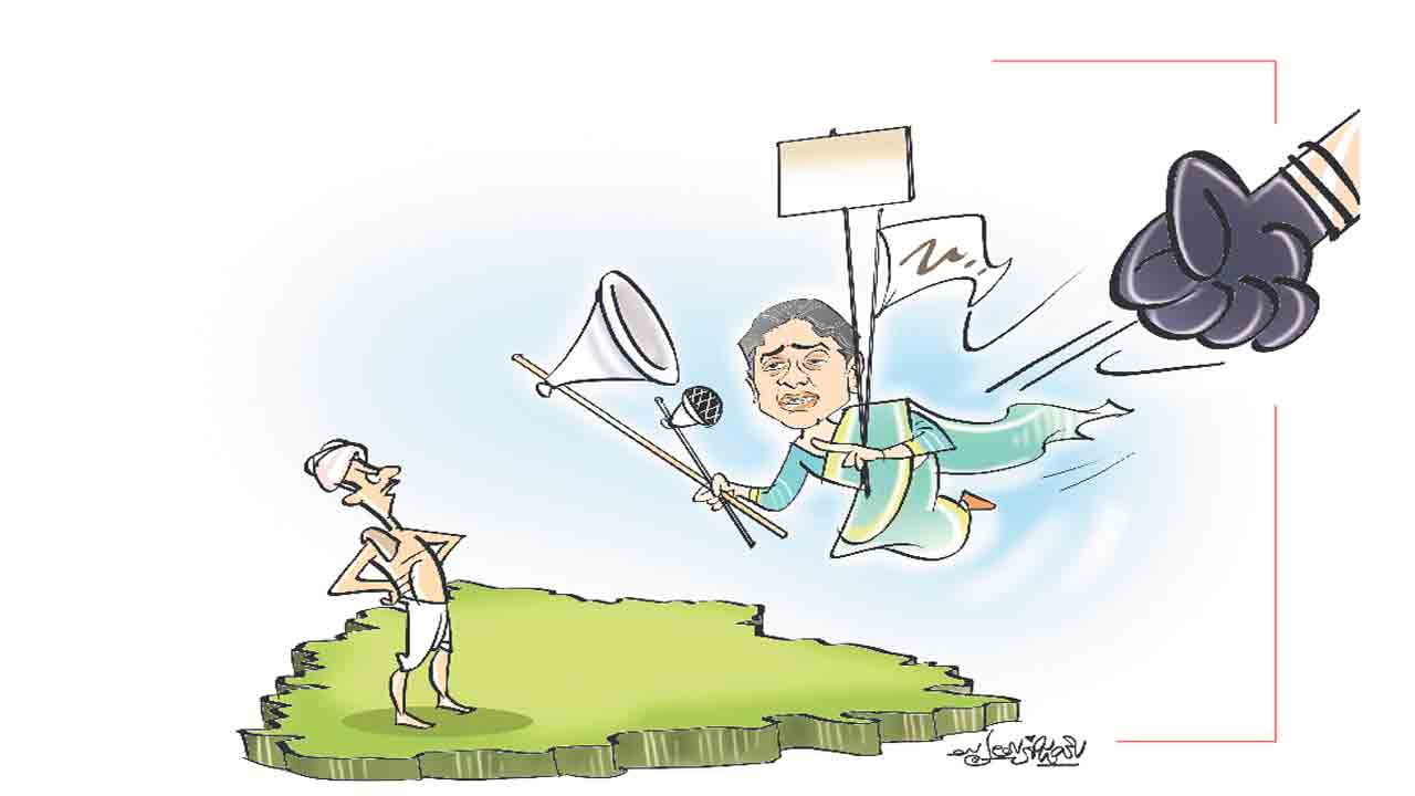 ఎక్కడి మూకలు.. ఎవరి మైకులు!