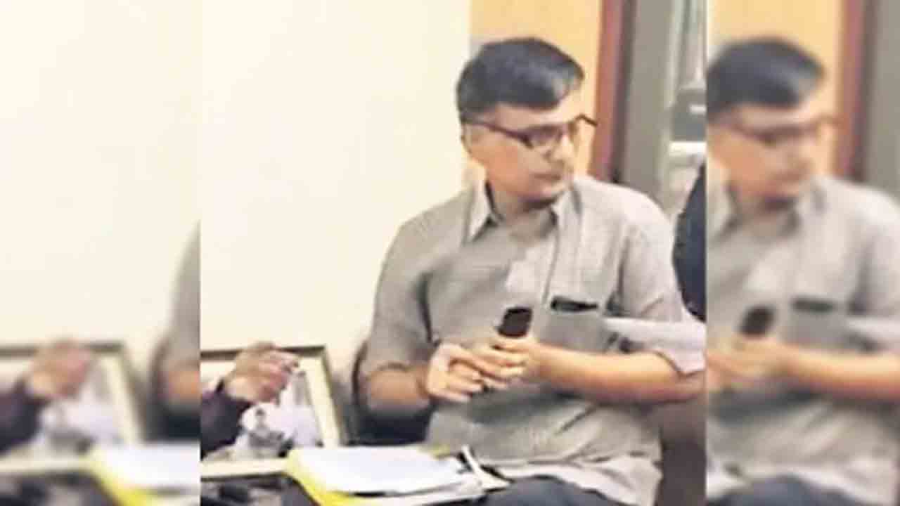 జీఎస్టీ అదనపు కమిషనర్‌ బొల్లినేని గాంధీపై సస్పెన్షన్‌ వేటు