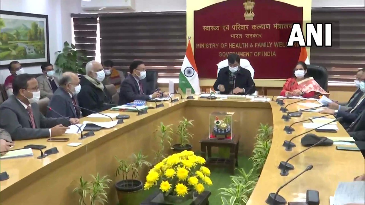 కోవిడ్ టెర్రర్‌.. అధికారుల‌తో కేంద్ర ఆరోగ్య‌శాఖ మంత్రి స‌మావేశం