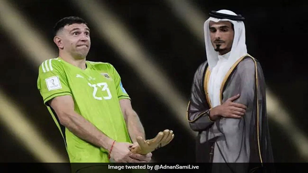 గోల్డెన్ గ్లోవ్‌తో అస‌భ్య‌క‌ర‌రీతిలో గోల్‌కీప‌ర్ మార్టినేజ్.. వీడియో వైర‌ల్‌