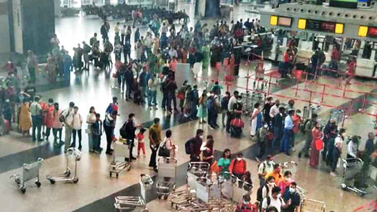 త్వరలో విమానాశ్రయాల్లో బ్యాగుల ఆధునిక స్క్రీనింగ్ పరికరాలు