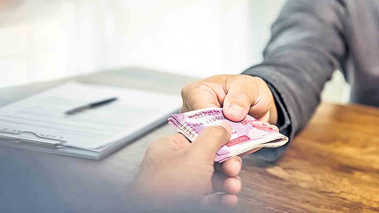 అవినీతిని అంతమొందిద్దాం..