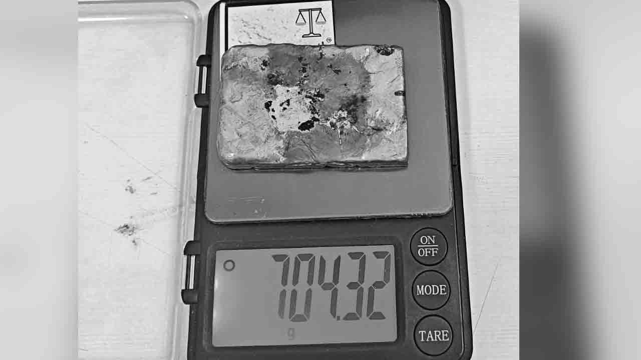 704 గ్రాముల బంగారం పట్టివేత