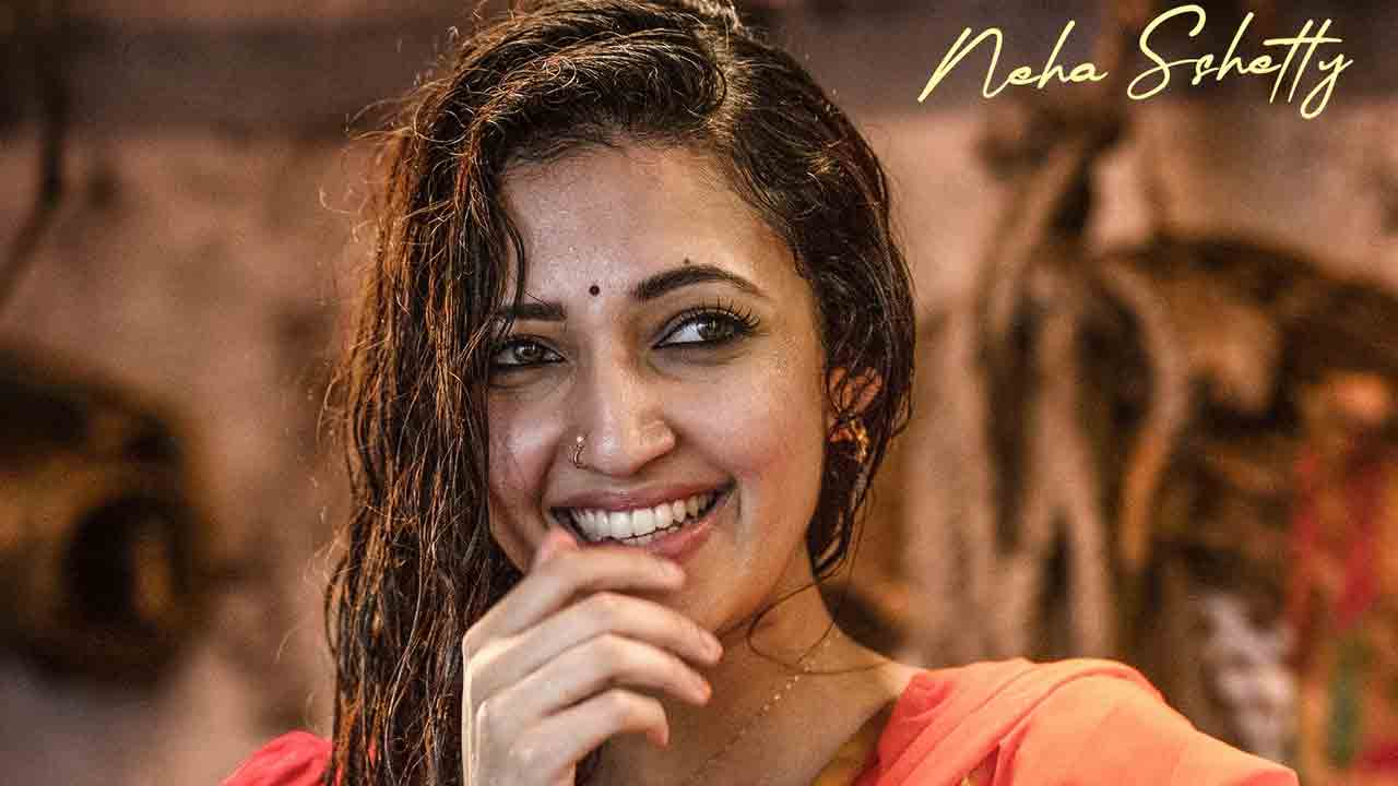 Bedurulanka 2012 Movie | పల్లెటూరి అమ్మాయిగా మారిన డిజే టిల్లు రాధిక.. నేహాశెట్టి ఫస్ట్‌లుక్‌ పోస్టర్‌ రిలీజ్‌