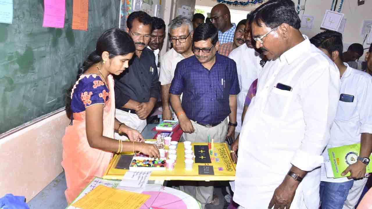 ప్రాథమిక స్థాయిలోనే బలమైన పునాదులు కల్పించాలి : మంత్రి నిరంజన్‌రెడ్డి