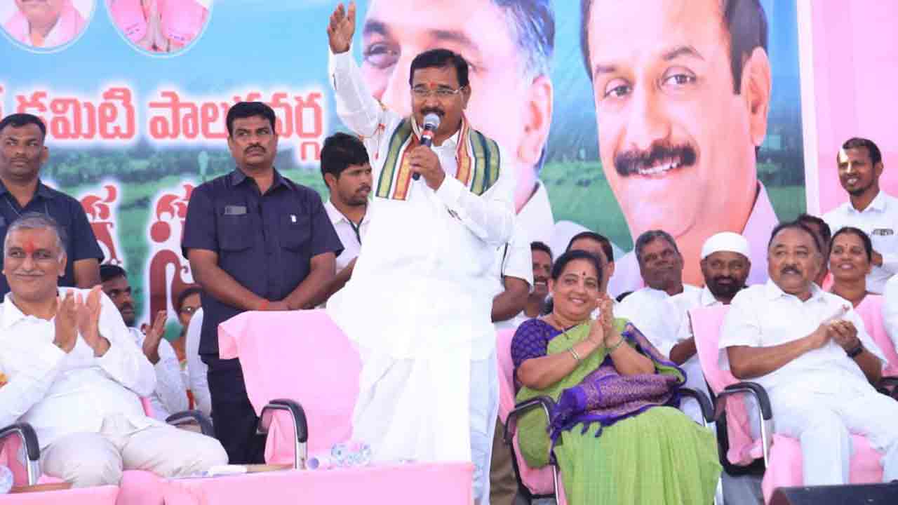 చుక్క నీళ్లు దొర‌క‌ని ప్రాంతంలో స‌ముద్రాన్ని సృష్టించాడు కేసీఆర్ : మంత్రి నిరంజ‌న్ రెడ్డి