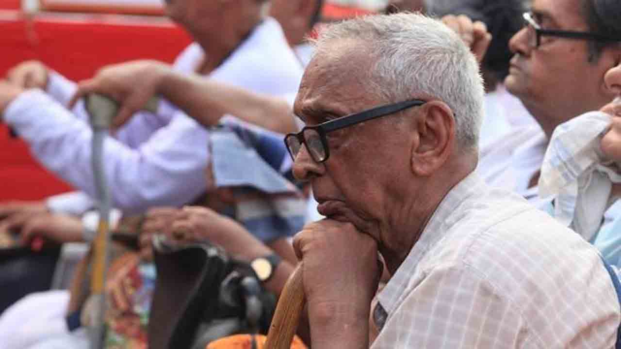 పింఛను వాటా పెంపేది?