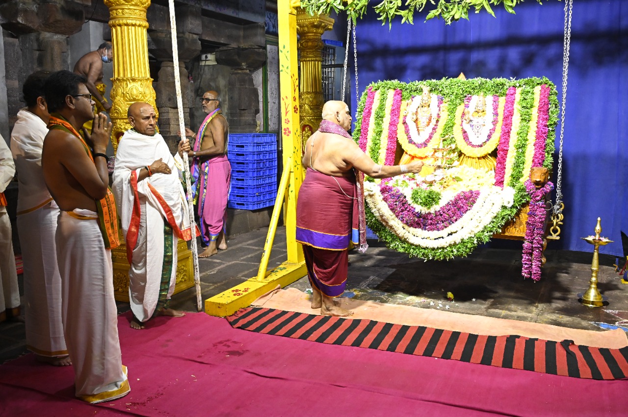 Srishailam | మూలా న‌క్ష‌త్రాన్ని పుర‌స్క‌రించుకొని శ్రీ‌శైలంలో ఊయ‌ల సేవ‌