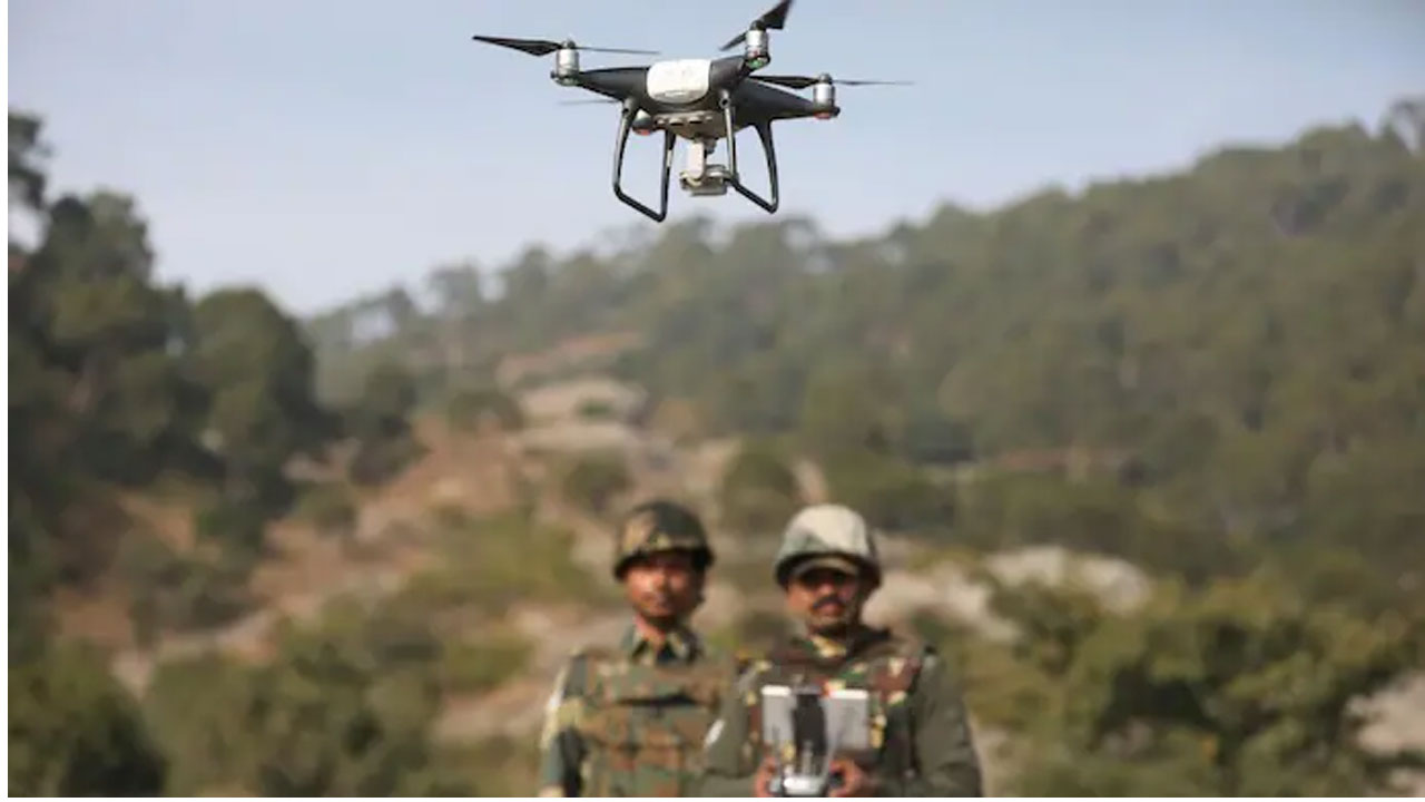 పాక్ డ్రోన్‌ను కూల్చివేసిన బీఎస్ఎఫ్‌ ద‌ళాలు