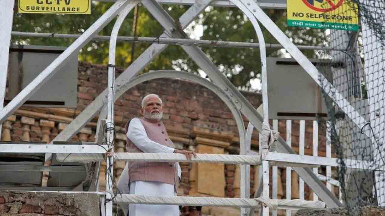 ప్రాణాల కంటే ప్రచారమే ఖరీదు