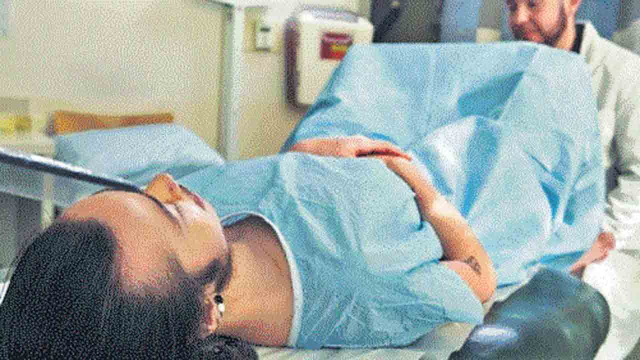 లింగమార్పిడి కోసం యూకేలో వేల మంది క్యూ