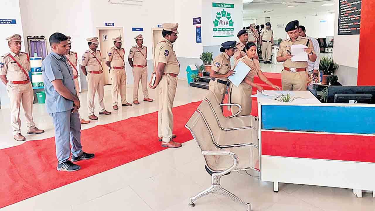 ఆదిబట్ల పోలీసుల పనితీరు భేష్‌