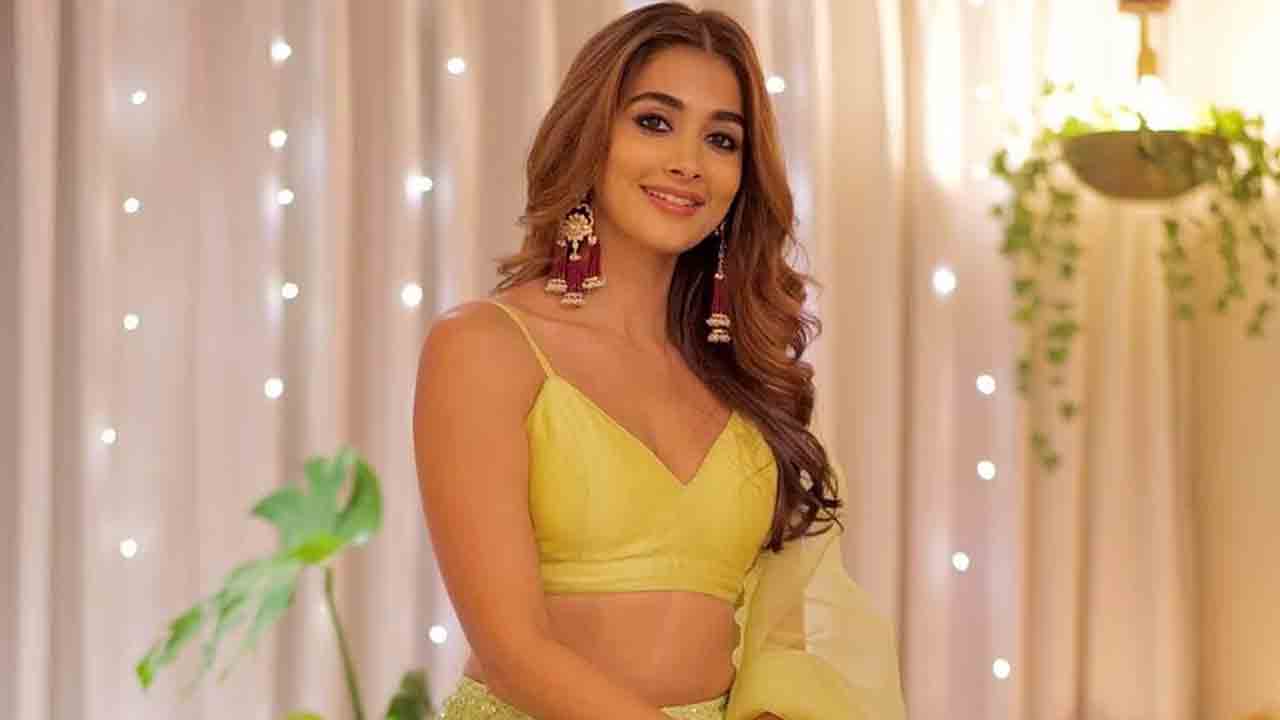 Pooja Hegde | పూజా హెగ్డే కారణంగానే మహేష్‌-త్రివిక్రమ్‌ సినిమా ఆలస్యమవుతుందా?