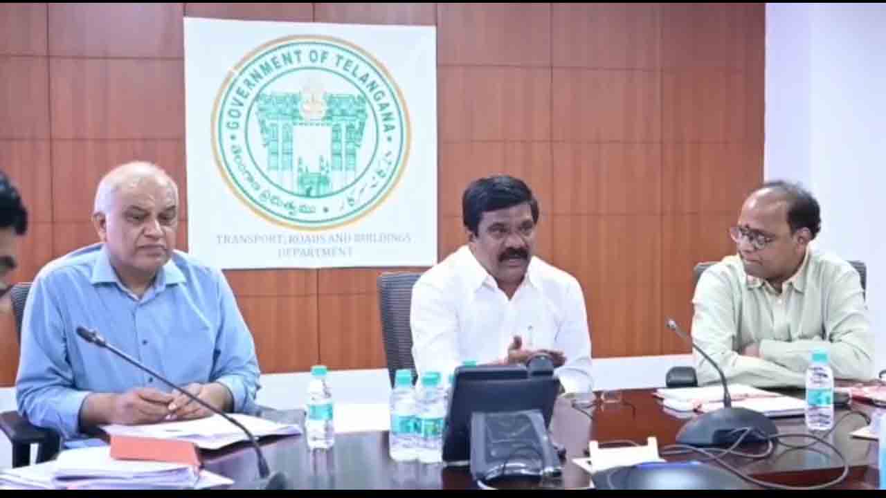 రోడ్లు, కల్వర్టులు యుద్ద ప్రాతిపదికన పునరుద్ధరణ చేయాలి : మంత్రి ప్ర‌శాంత్ రెడ్డి