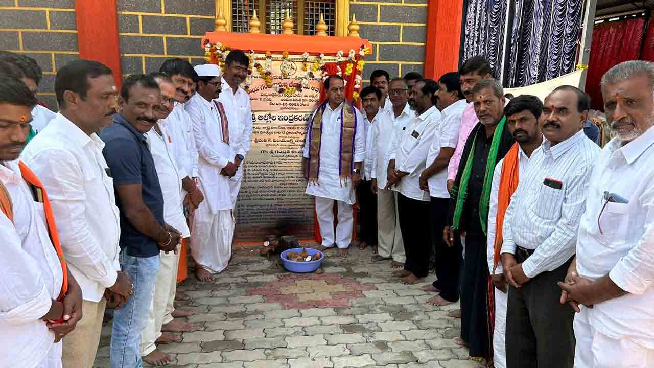 ఆలయాల అభివృద్ధికి కృషి