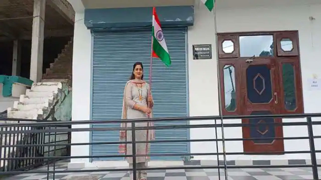 49 శాతం ఓటర్లు మహిళలే.. కానీ ఒక్క మహిళనే ఎమ్మెల్యేగా గెలిచారు