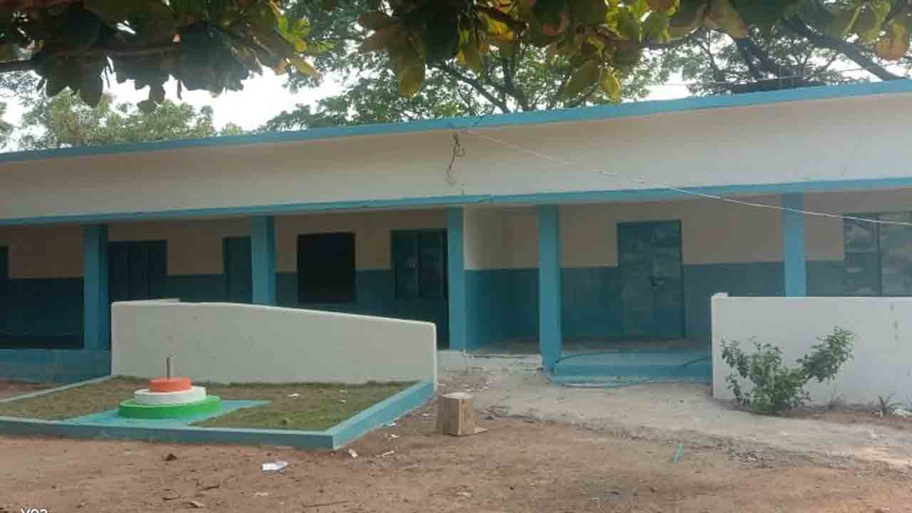 సర్కారు ఒడిలో మన బడి