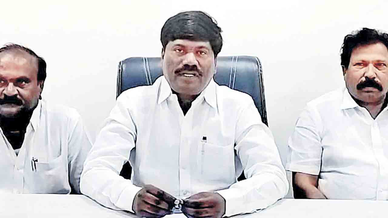 షర్మిలా.. గాయం ఏమైంది?