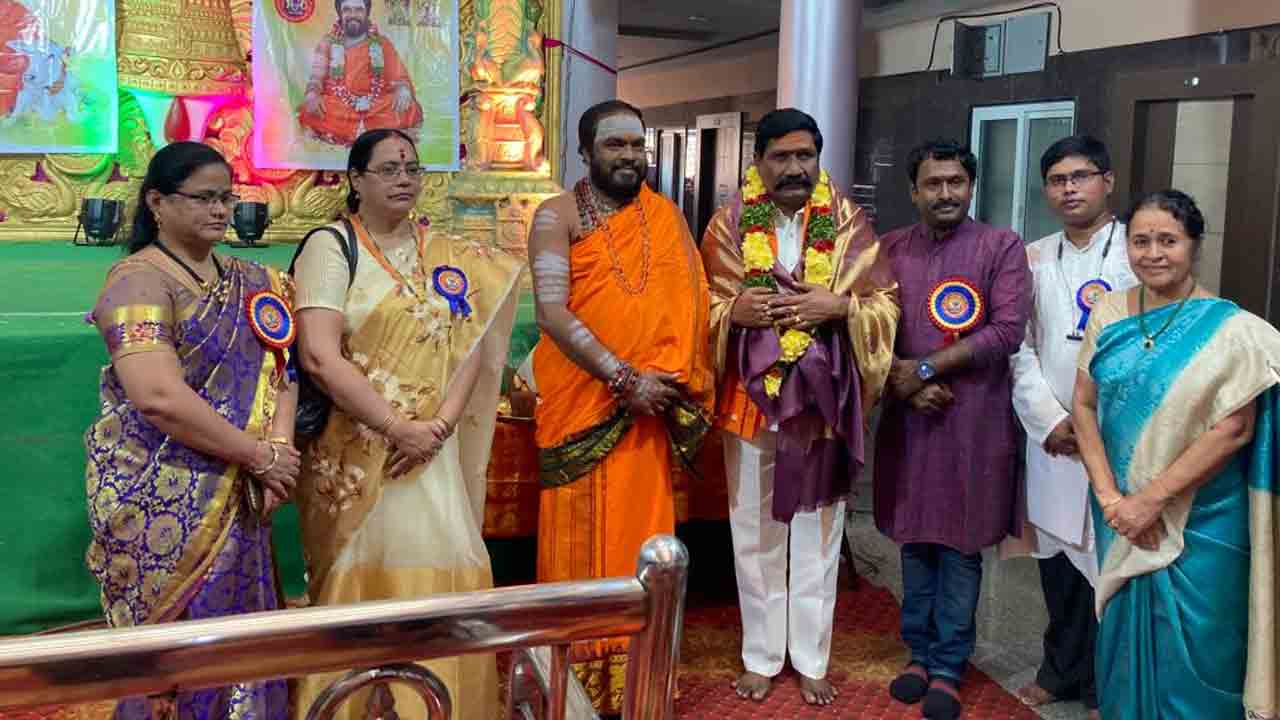 శ్రీశైలం మ‌ల్ల‌న్న స‌న్నిధిలో శైవక్షేత్ర పీఠాధిపతి శ్రీశివస్వామి