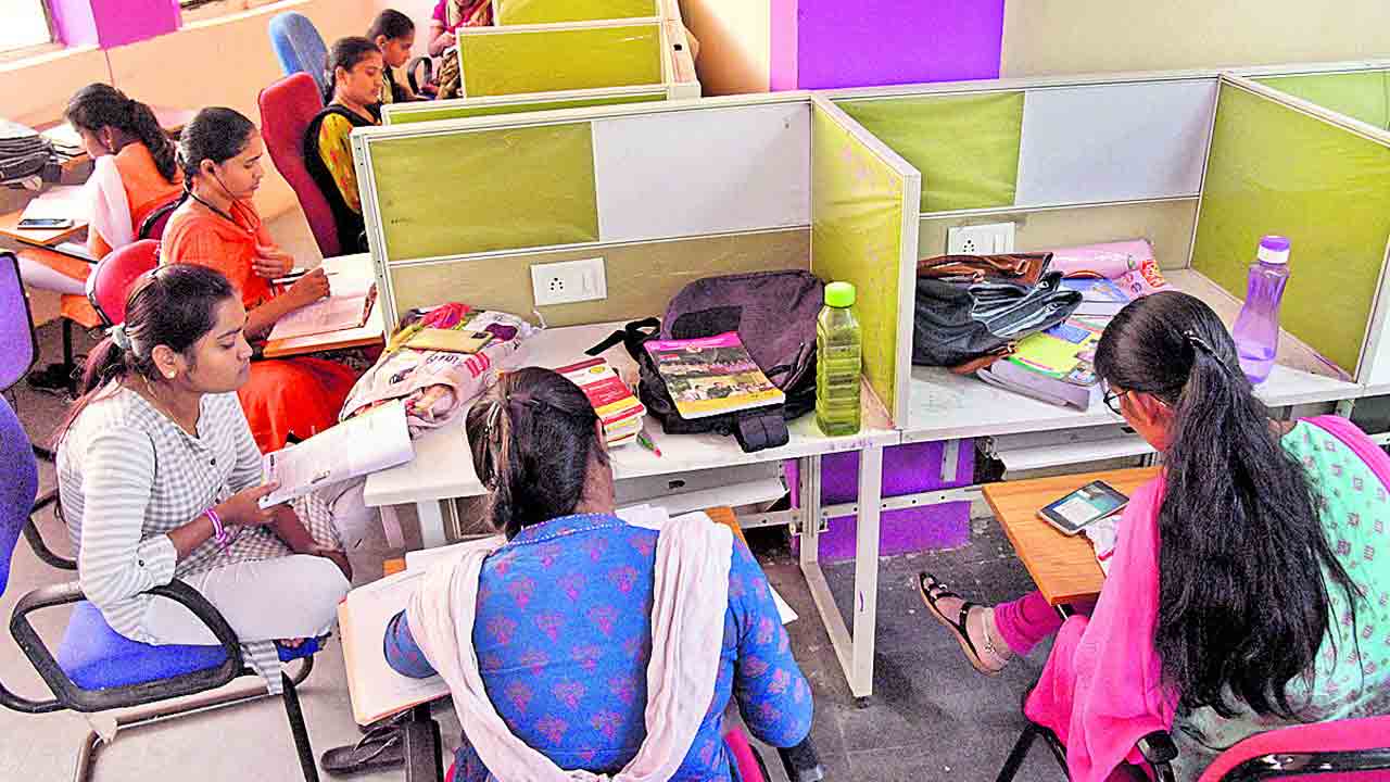 టెక్నాలజీపై పట్టుబంగారు భవితకు మెట్టు