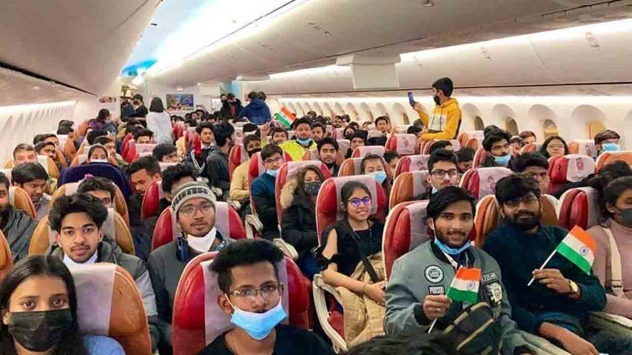 ‘ఆ విద్యార్థుల సమస్యకు పరిష్కారం చూపండి’