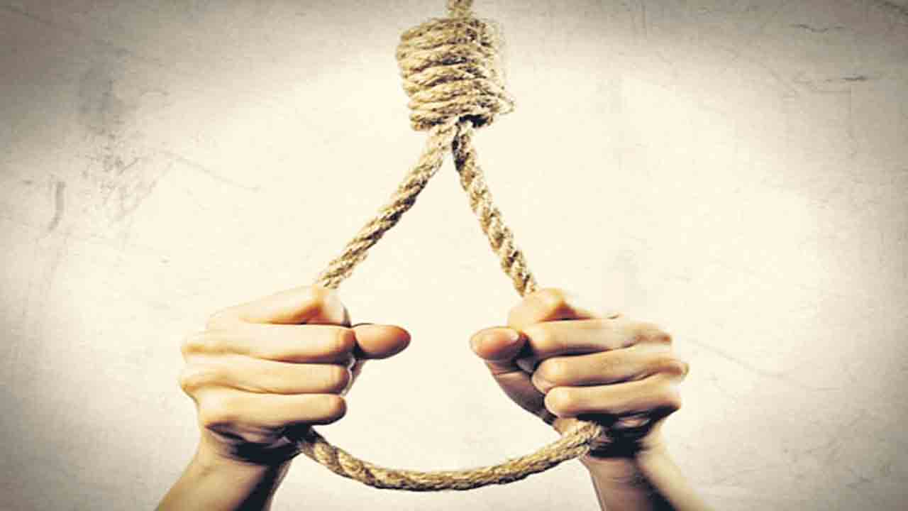 ఆత్మహత్యల భారతం.. రోజూ 115 మంది కూలీలు, 63 మంది గృహిణులు బలవన్మరణం
