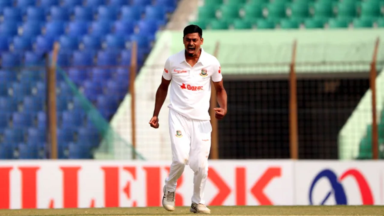 రెండు వికెట్లు తీసిన తైజుల్‌.. భార‌త ఓపెన‌ర్లు ఔట్‌