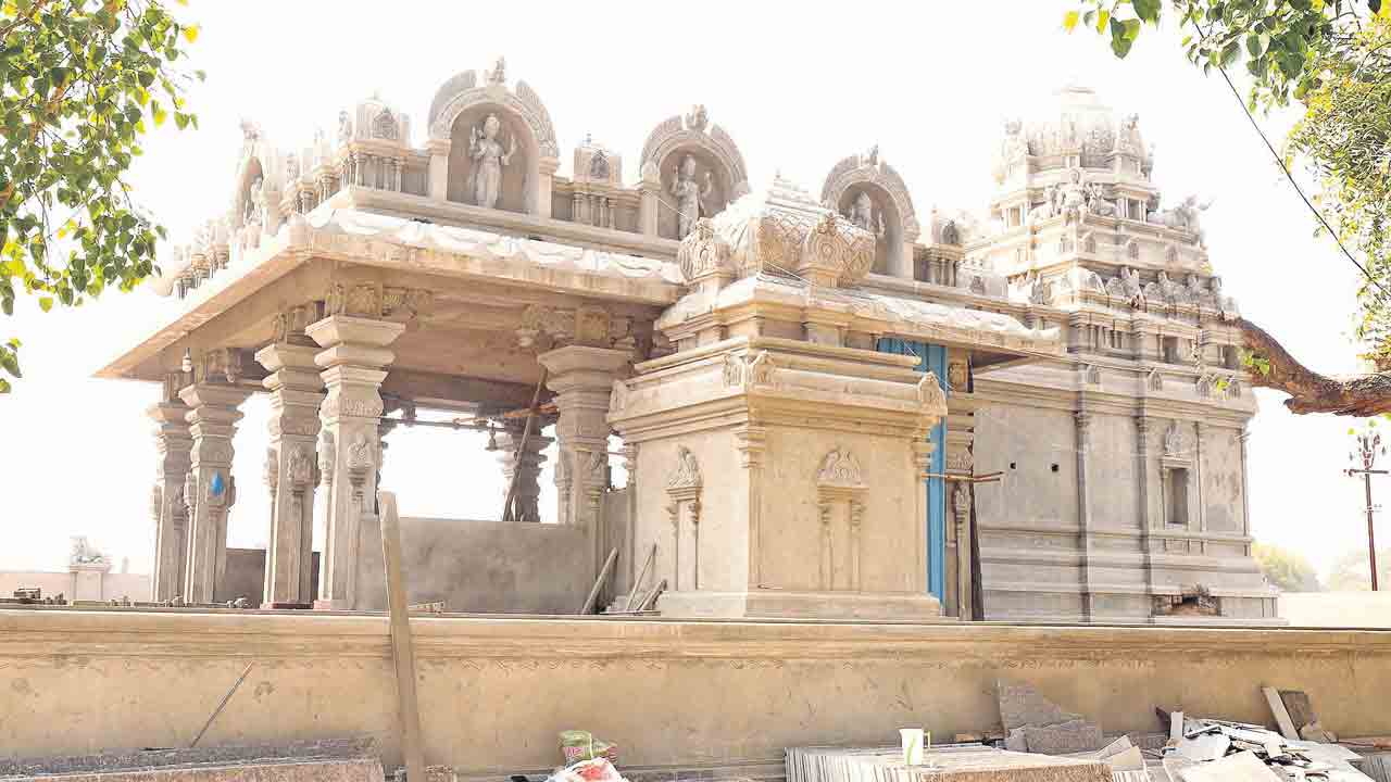 చెట్టుకింది శివయ్యకు అద్భుత ఆలయం