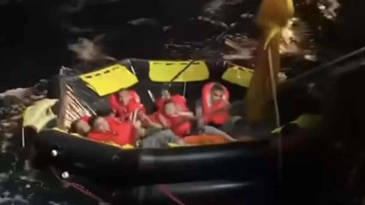 థాయ్ నేవీ షిప్‌ మున‌క‌.. 100 మంది నావికుల రెస్క్యూ