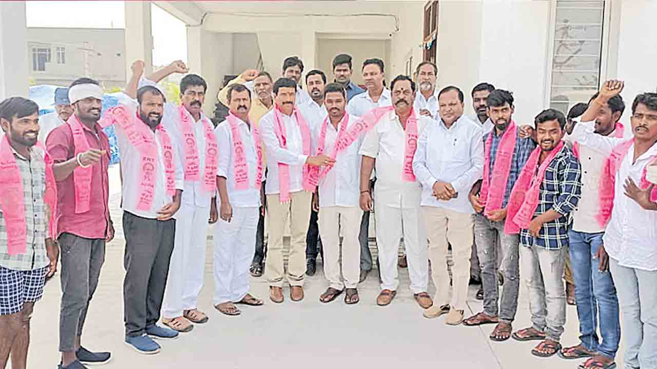 Congress leaders into TRS! టీఆర్‌ఎస్‌లోకి కాంగ్రెస్‌ నాయకులు